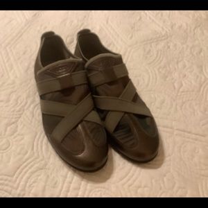 Ecco brown comfort shoes. These shoes are in perfect condition.